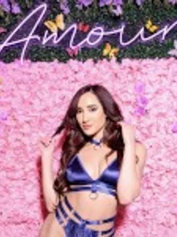 Chloe Amour